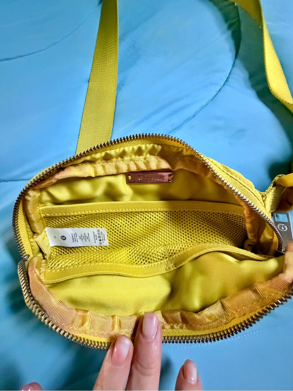 ☀️ Lululemon Everywhere Belt Bag 1L - Soleil Yellow (Monochromatic) - Picture 3 of 3